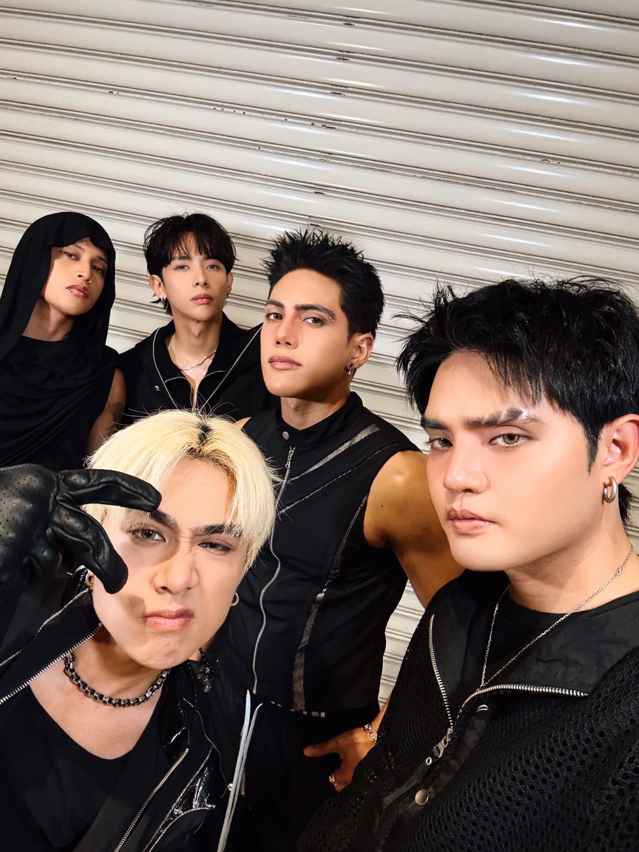 SB19メンバーの集合写真